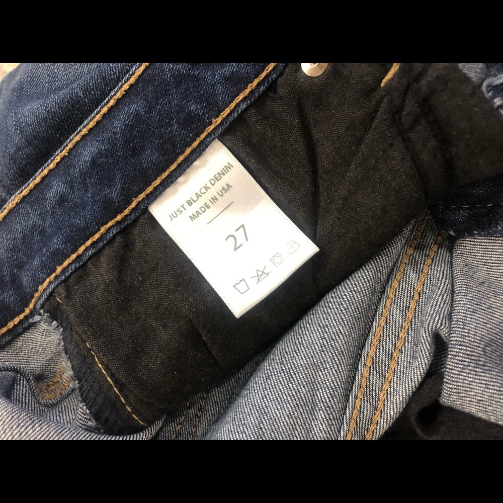 Just Black size 27 distressed skinny Jean